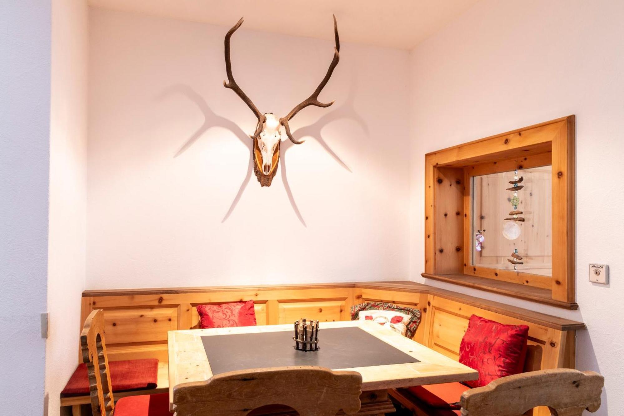 Hotel Chesa Grischa Sils Baselgia Екстериор снимка